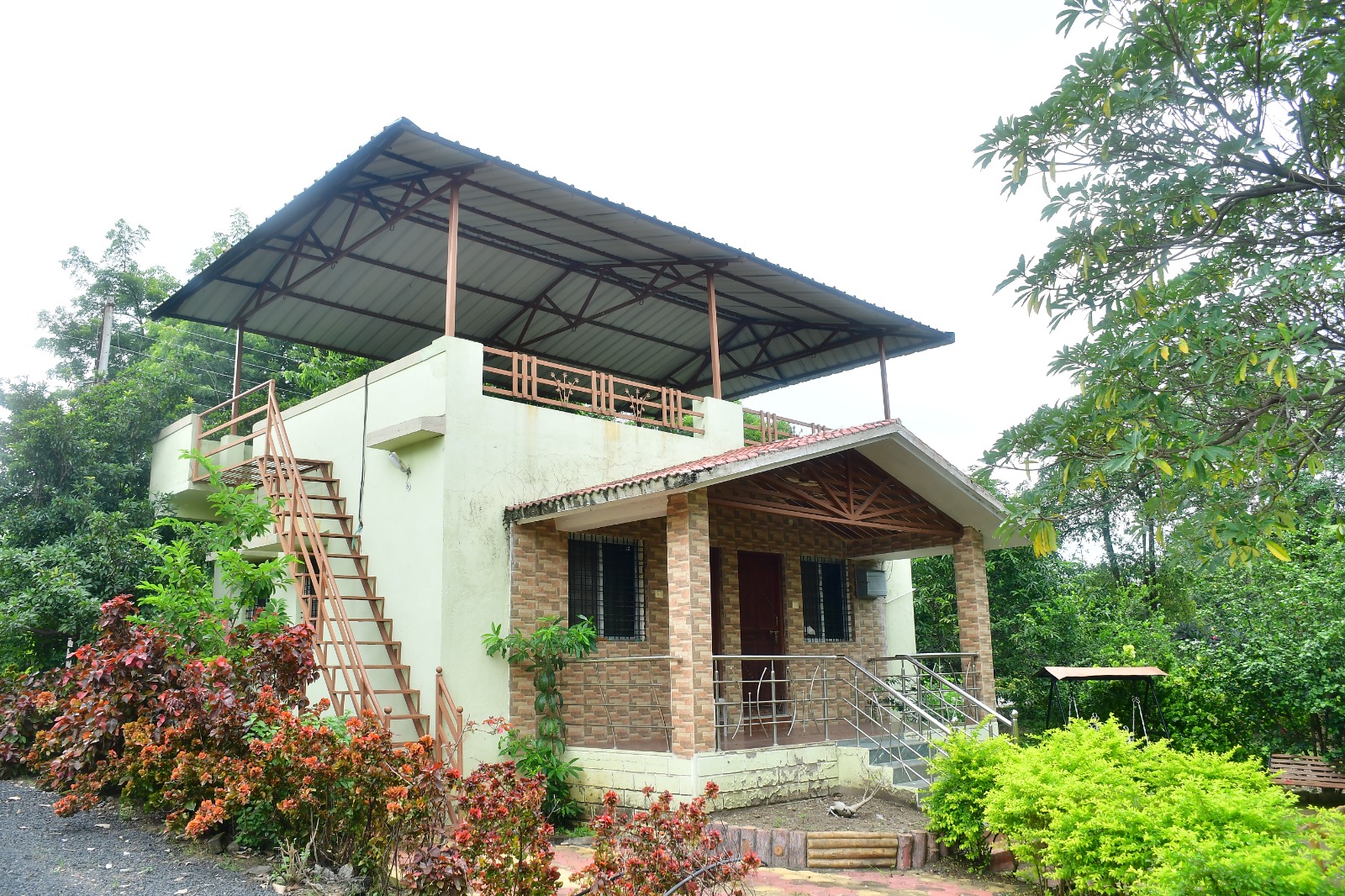 Villa with Upper Deck